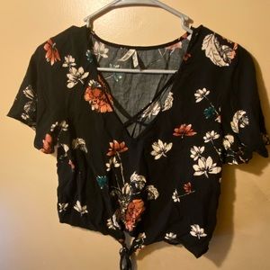 Med floral t-shirt